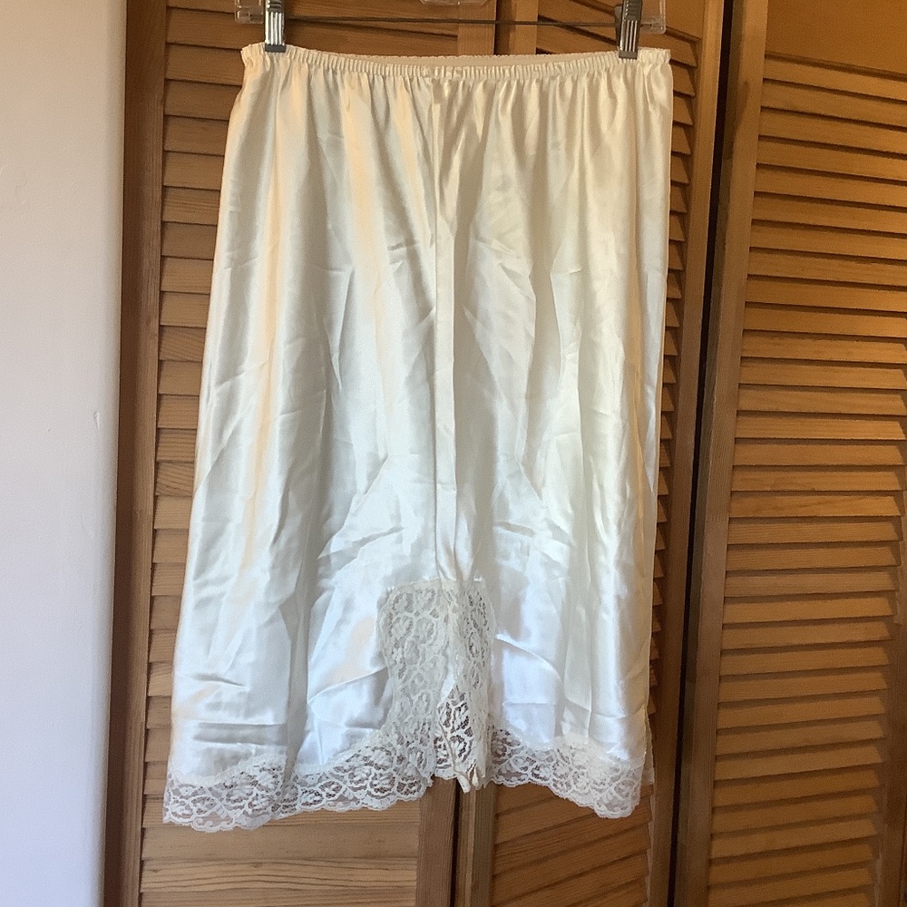 I Magnum 1/2 slip, large, nice